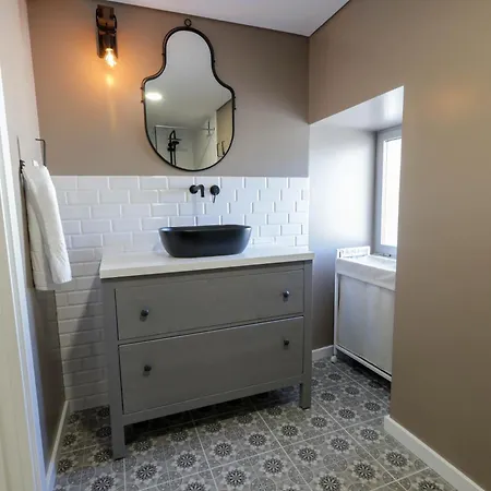 Birds Shelter & Birds Leaves Villa