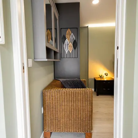 Villa Birds Shelter & Birds Leaves