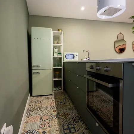 Villa Birds Shelter & Birds Leaves