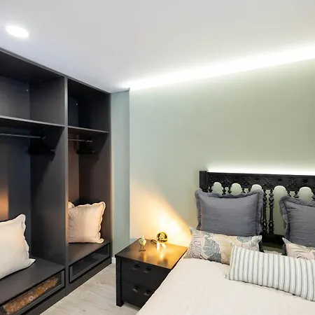 Villa Birds Shelter & Birds Leaves *