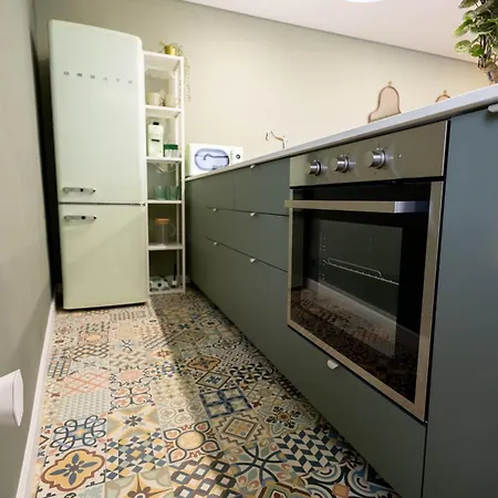 Birds Shelter & Birds Leaves Villa