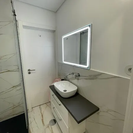 Villa Birds Shelter & Birds Leaves