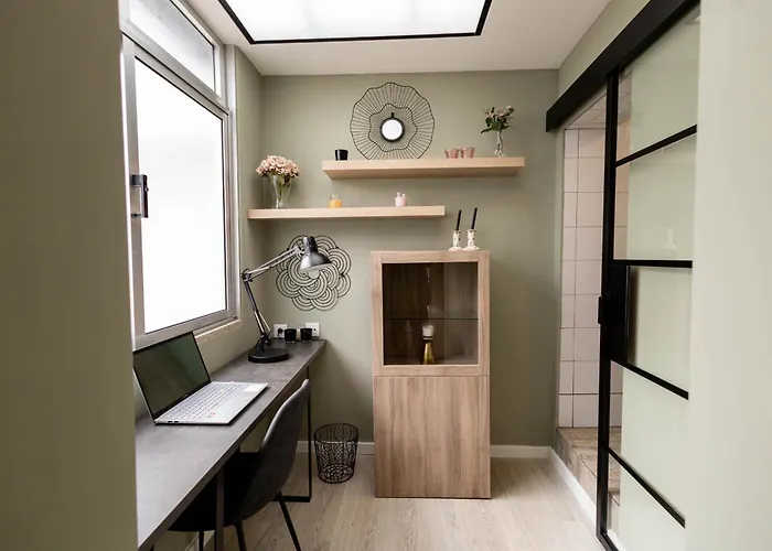 Villa Birds Shelter & Birds Leaves *