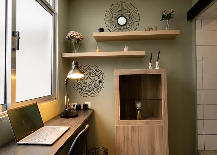 Birds Shelter & Birds Leaves Fanzeres