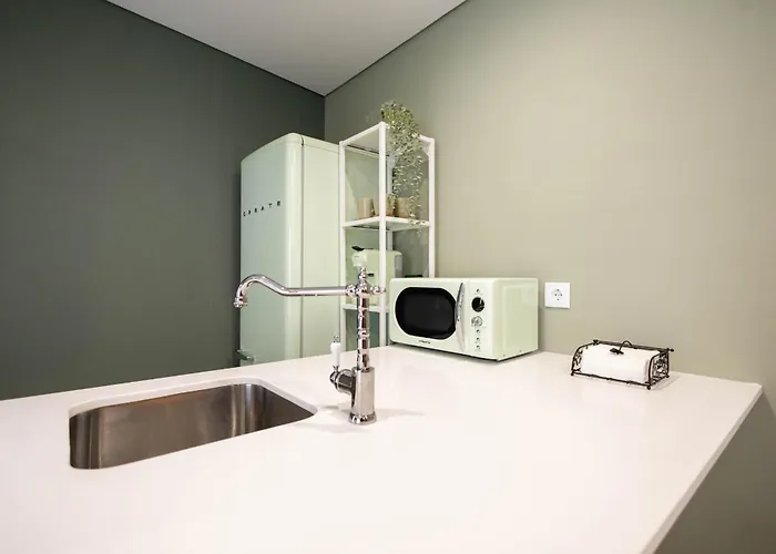 Birds Shelter & Birds Leaves