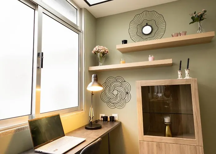 Villa Birds Shelter & Birds Leaves *