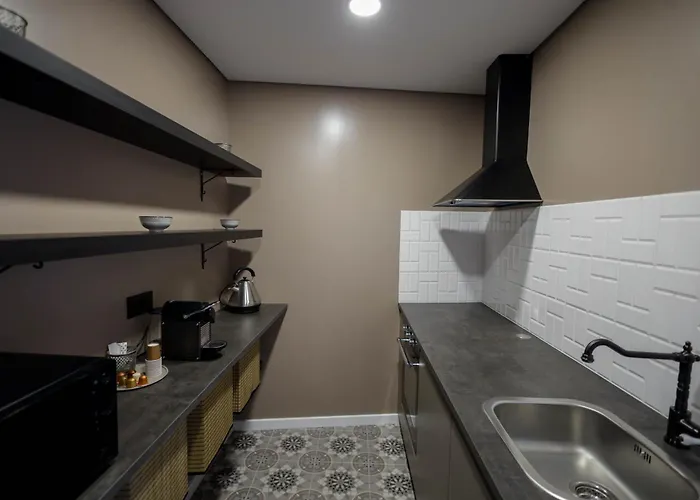 Birds Shelter & Birds Leaves *