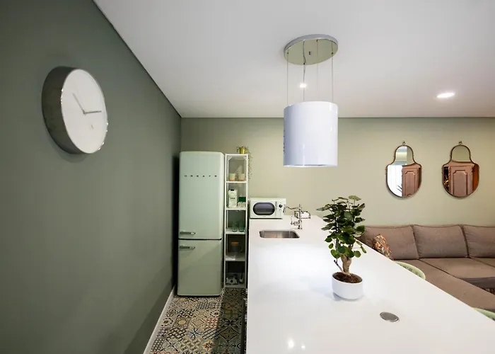 Birds Shelter & Birds Leaves *