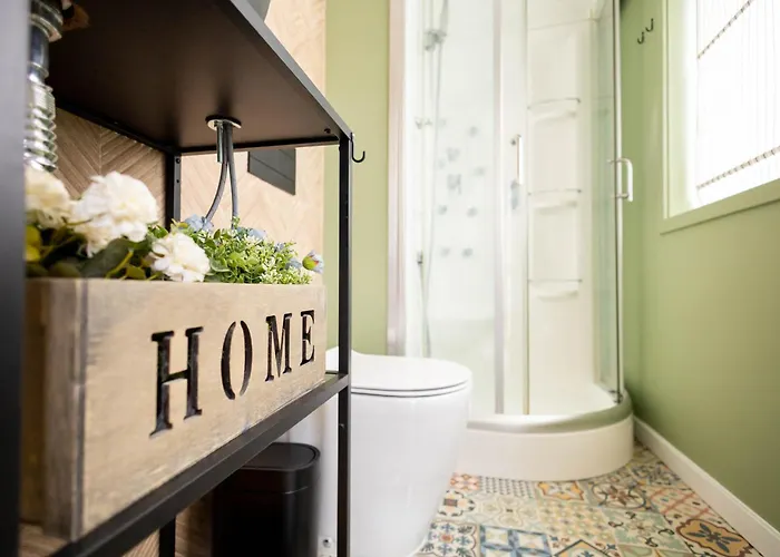 Birds Shelter & Birds Leaves Fanzeres