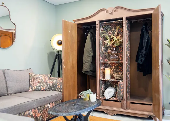 Birds Shelter & Birds Leaves *