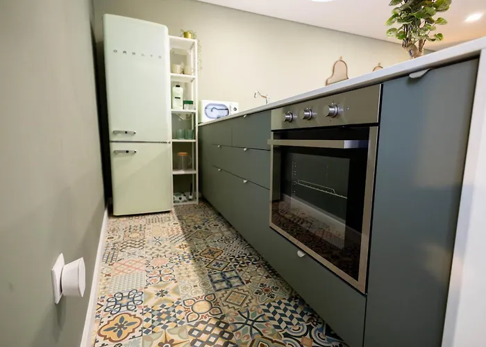 Birds Shelter & Birds Leaves Villa