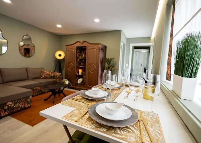 Birds Shelter & Birds Leaves Fanzeres