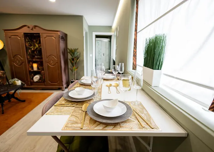 Birds Shelter & Birds Leaves * Fanzeres