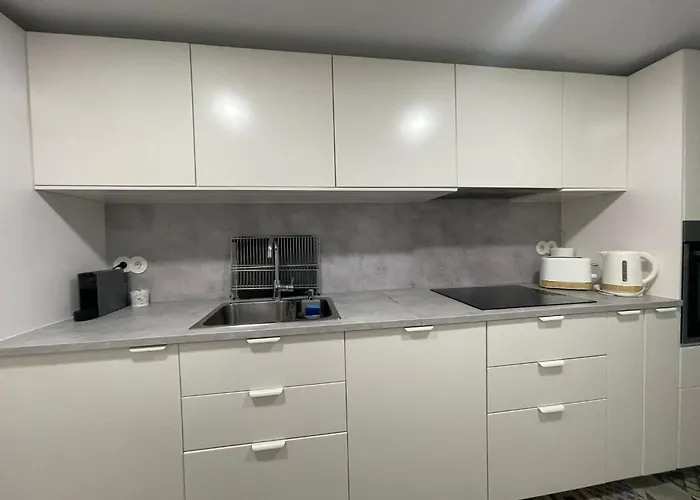 Birds Shelter & Birds Leaves Fanzeres