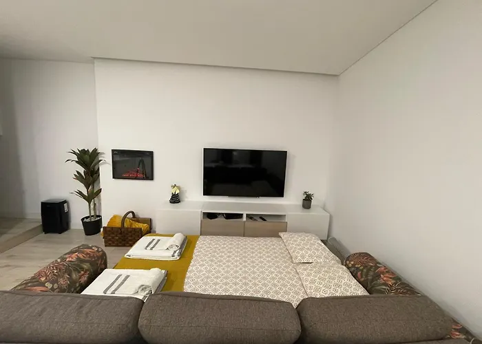 Birds Shelter & Birds Leaves