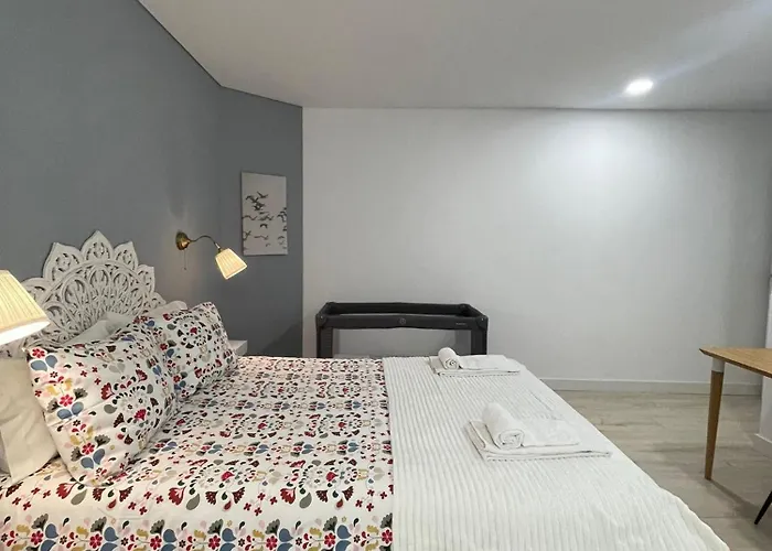 Birds Shelter & Birds Leaves Fanzeres